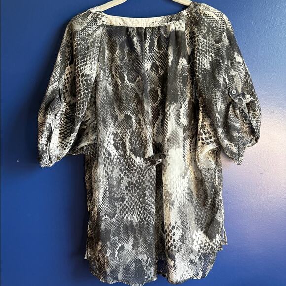 Express Black and Gray Graphic 3/4 Sleeve Blouse size XS - Picture 5 of 10